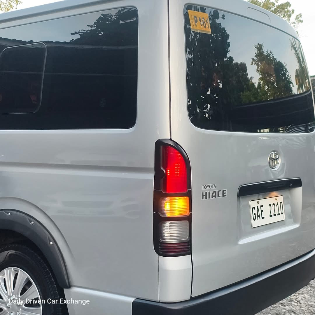 2018 Toyota Hiace Commuter 3.0L MT