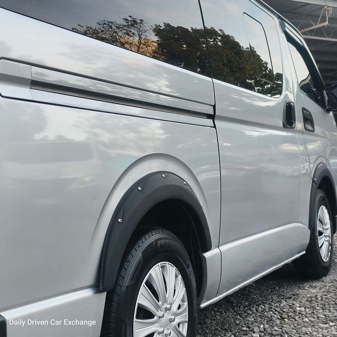 2018 Toyota Hiace Commuter 3.0L MT