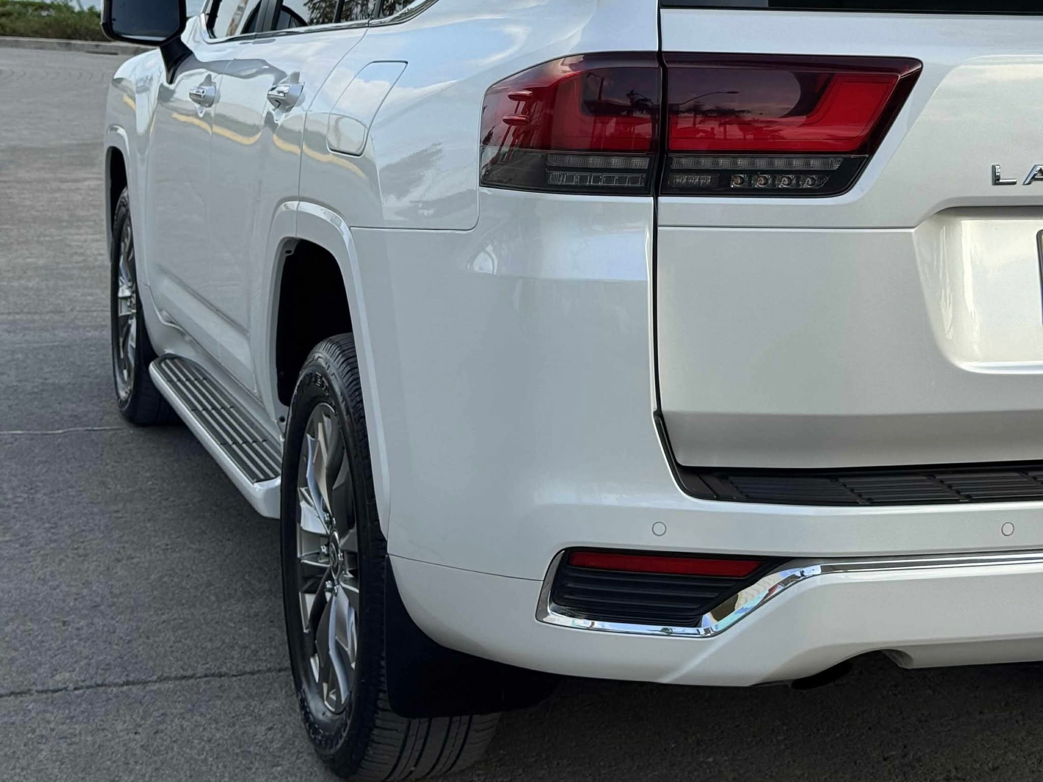 2023 Toyota Land Cruiser ZX