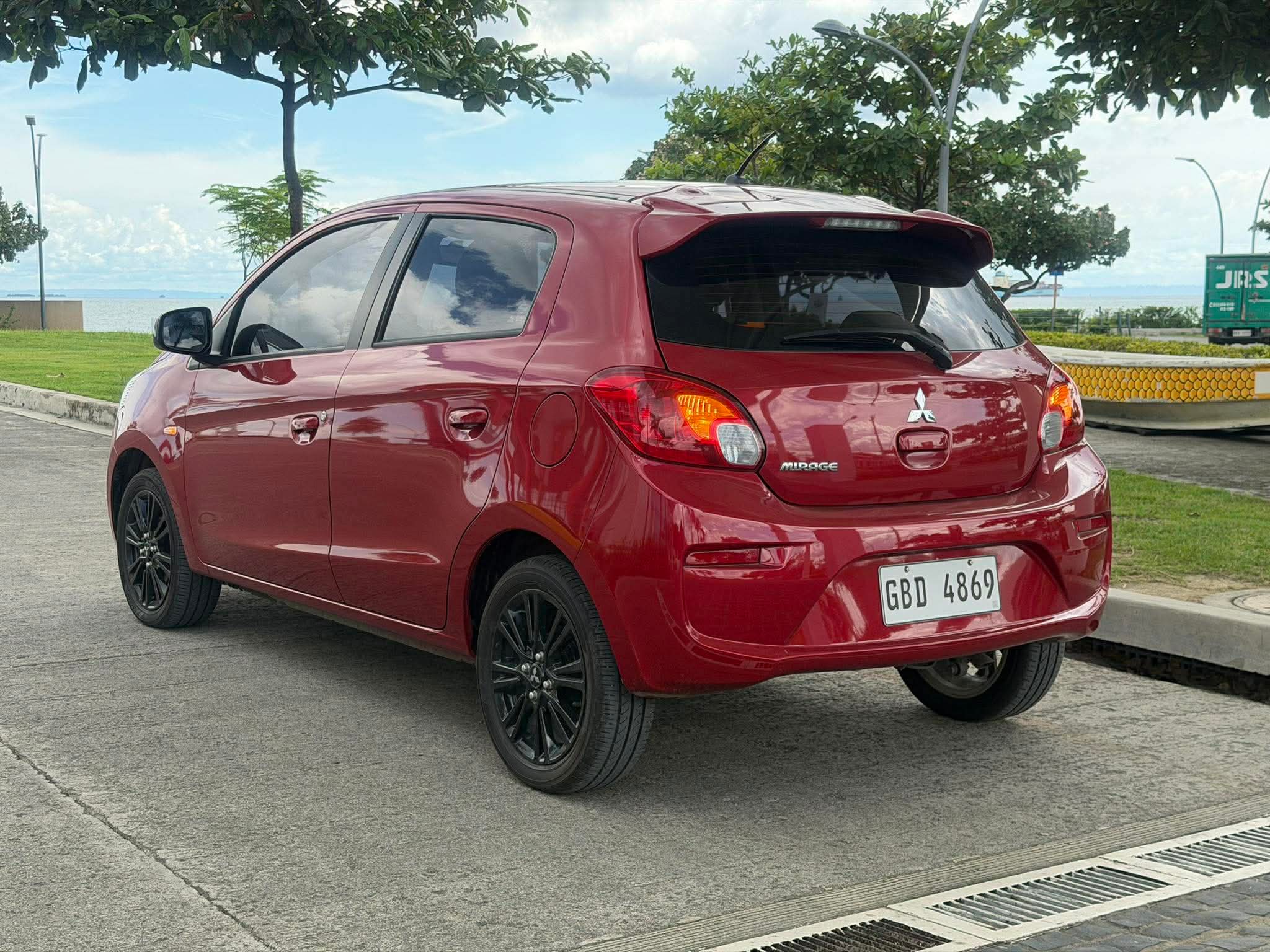 2024 Mitsubishi Mirage Hatchback GLX AT