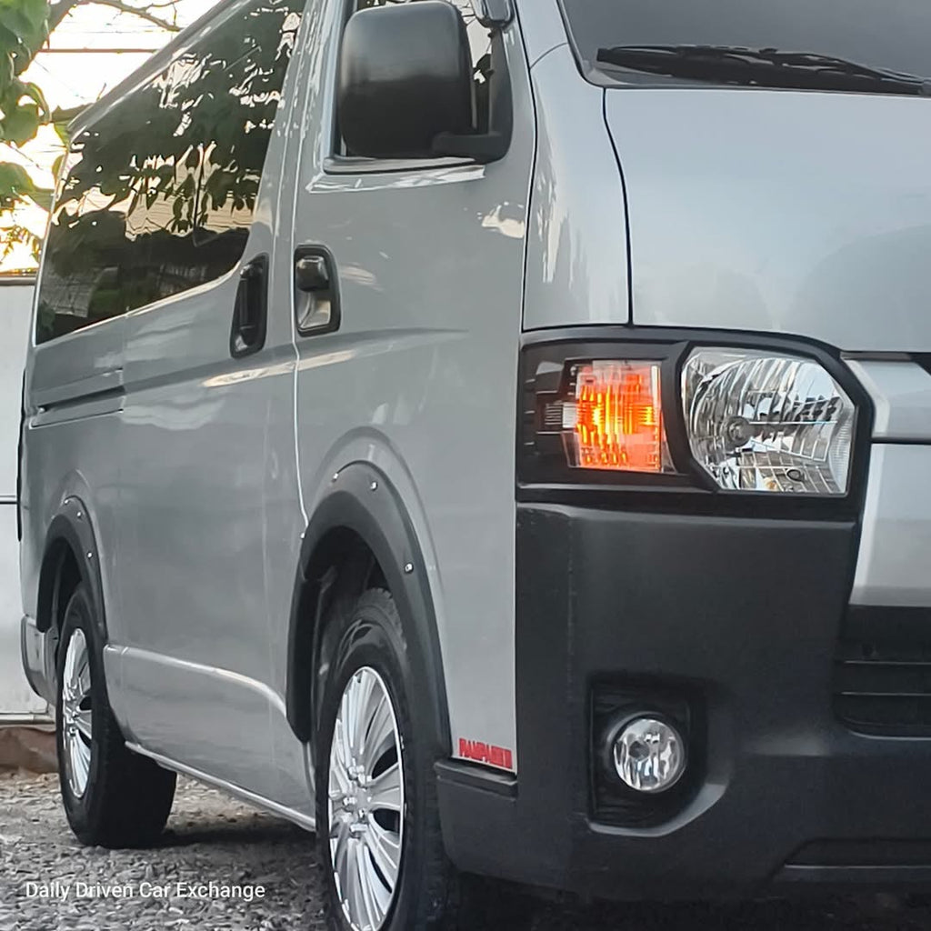 2018 Toyota Hiace Commuter 3.0L MT