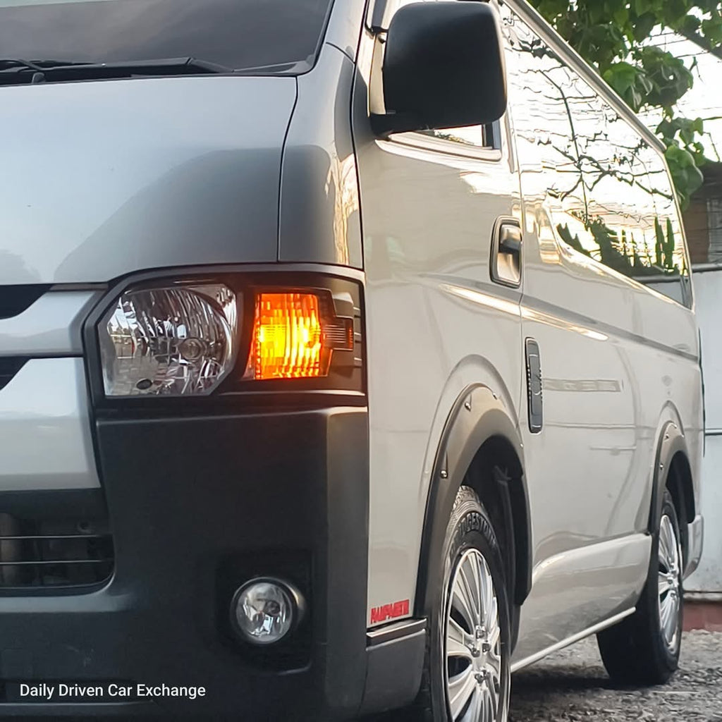 2018 Toyota Hiace Commuter 3.0L MT