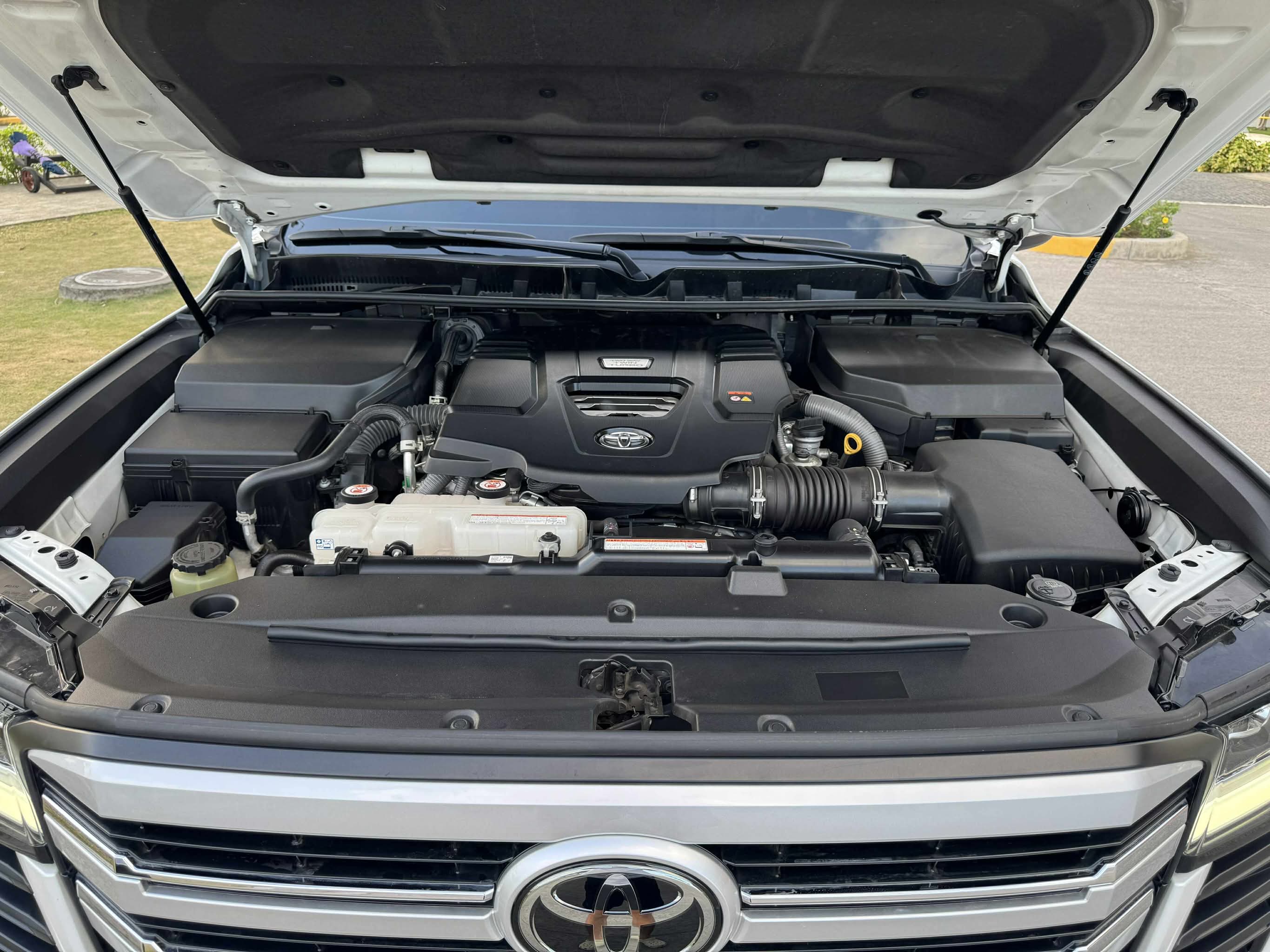 2023 Toyota Land Cruiser ZX