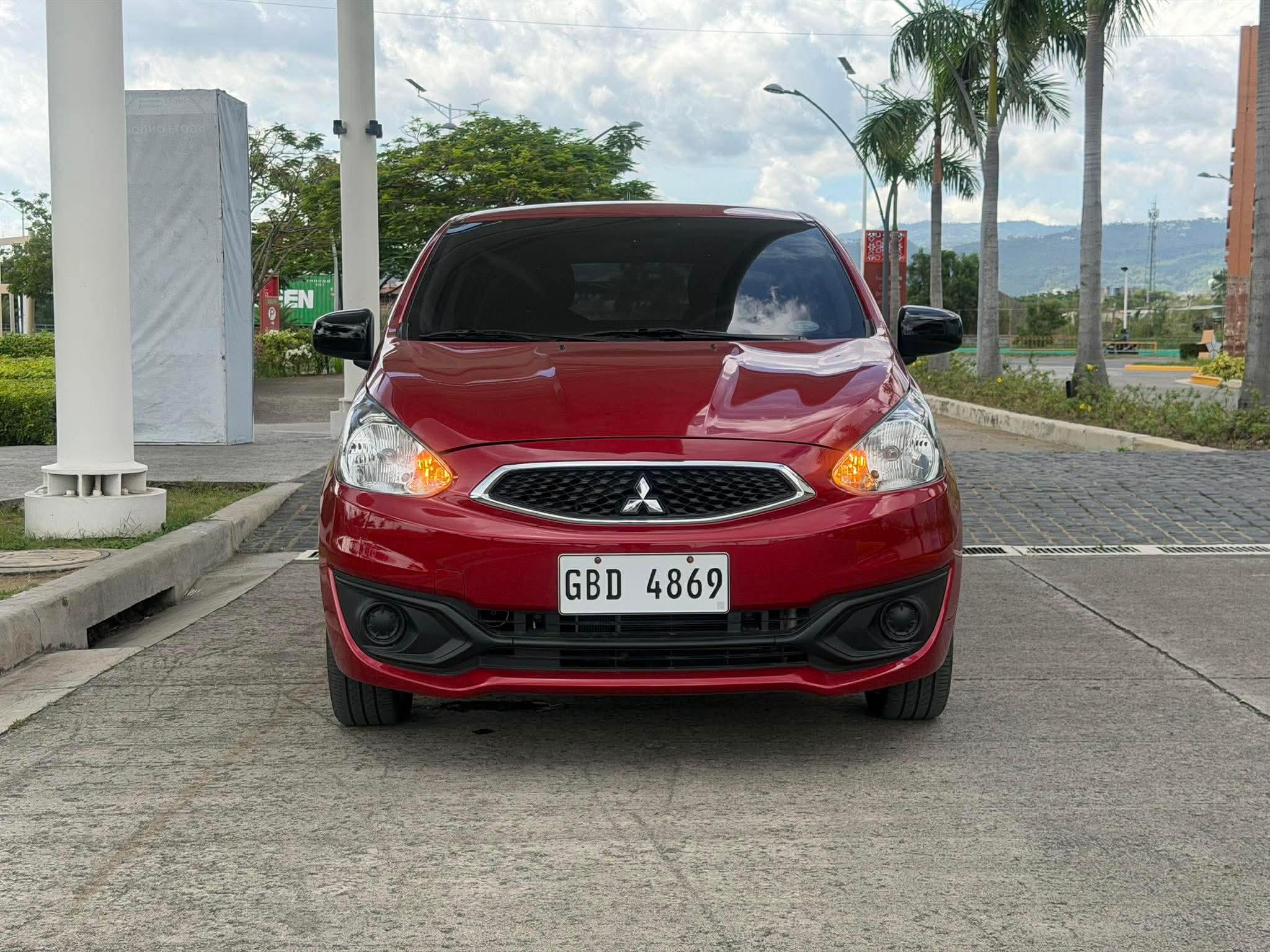 2024 Mitsubishi Mirage Hatchback GLX AT