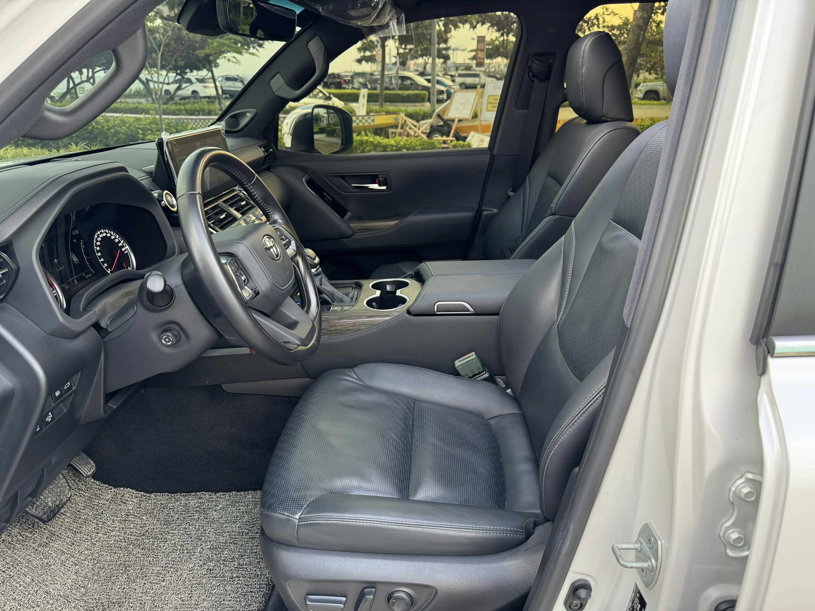 2023 Toyota Land Cruiser ZX